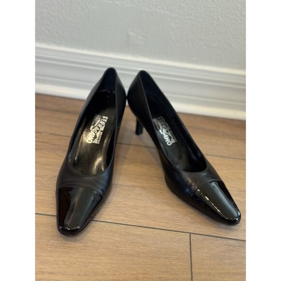 Vintage Salvatore Ferragamo High Heels Pumps Patent Cap Toe Italy Chic Black 9.5 - Picture 2 of 16